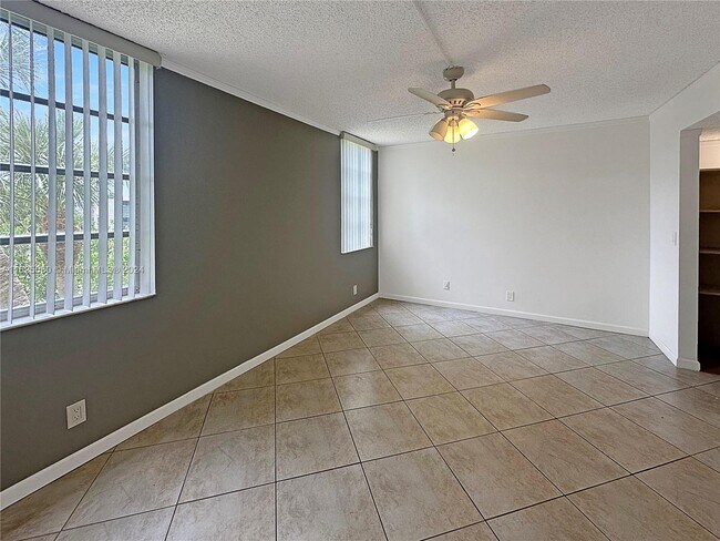 Building Photo - 1911 Sabal Palm Dr