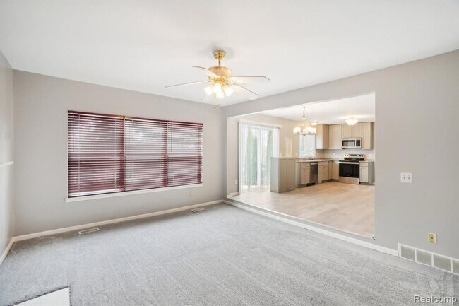 Building Photo - 2609 Huntington Dr