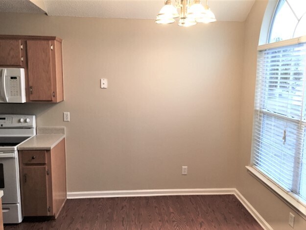 Building Photo - 11 Escapade Lane