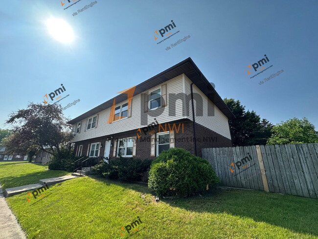 Building Photo - 5831 Creekview Ct W