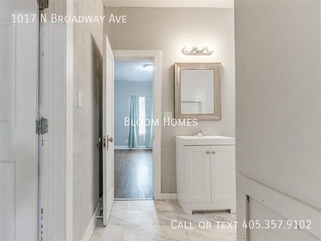 Building Photo - 1017 N Broadway Ave