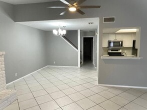 Building Photo - 910 E Meadowmere Ln