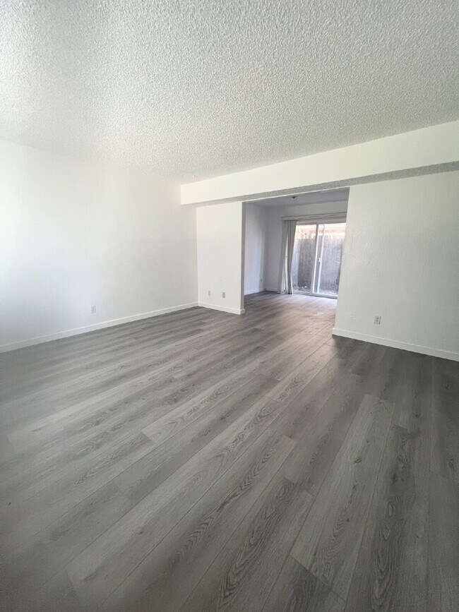 Building Photo - 2205 15th Ave