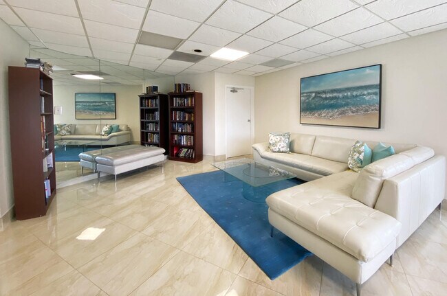 Building Photo - 5420 N Ocean Dr