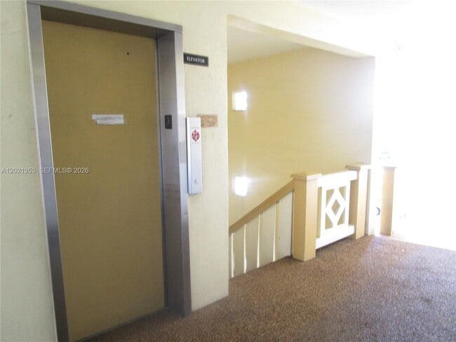 Building Photo - 5111 W Oakland Park Blvd