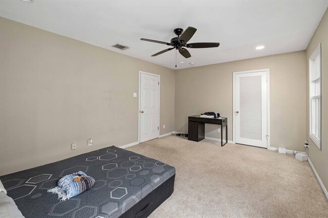 Building Photo - 3822 Ridgelea Dr