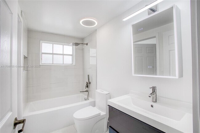 Building Photo - 735 SW 148th Ave