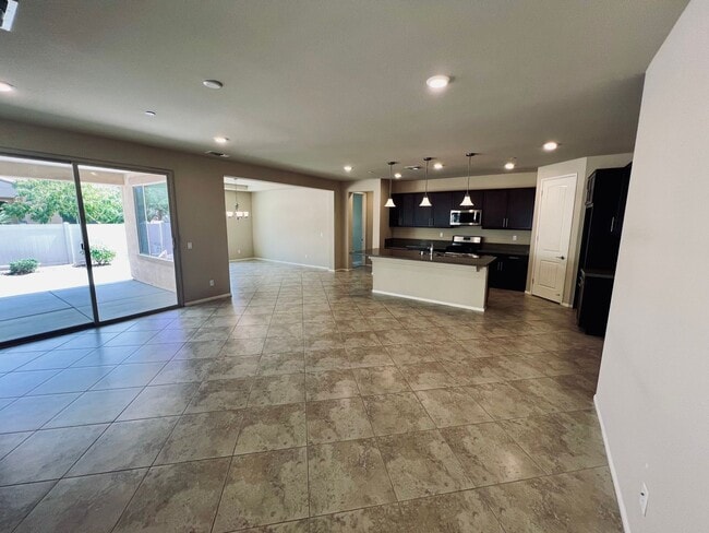 Building Photo - Gorgeous 2 bedroom and 2 bathroom home in ...
