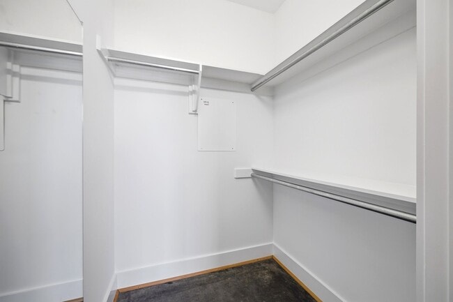 Building Photo - 211 Cream St