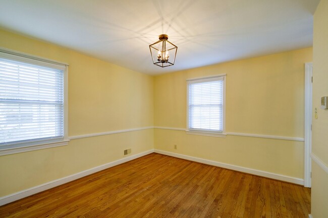 Building Photo - Charming 3BR/2BA Hyattsville Gem! Bonus Room & Sunroom — Move-In Ready!