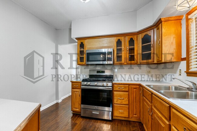 Building Photo - 418 N Florence St
