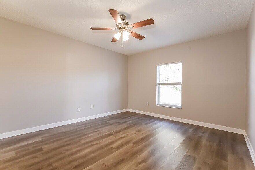 Building Photo - 627 Cotulla Dr