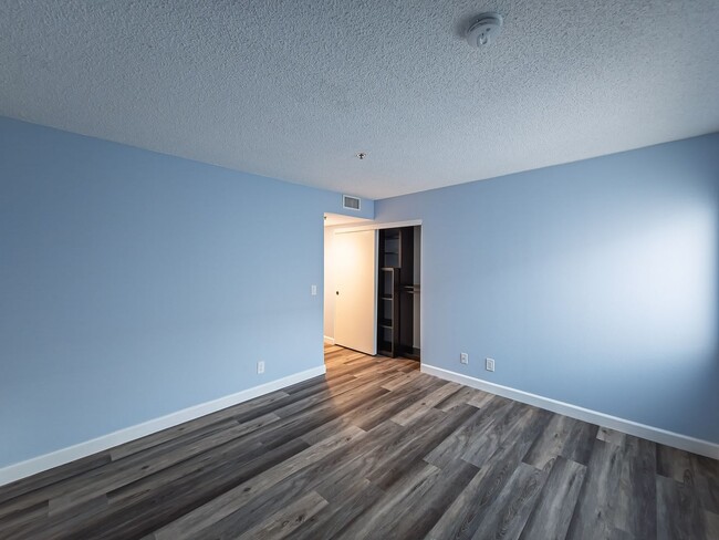 Building Photo - Stylish Condo in the Heart of Downtown Pasadena