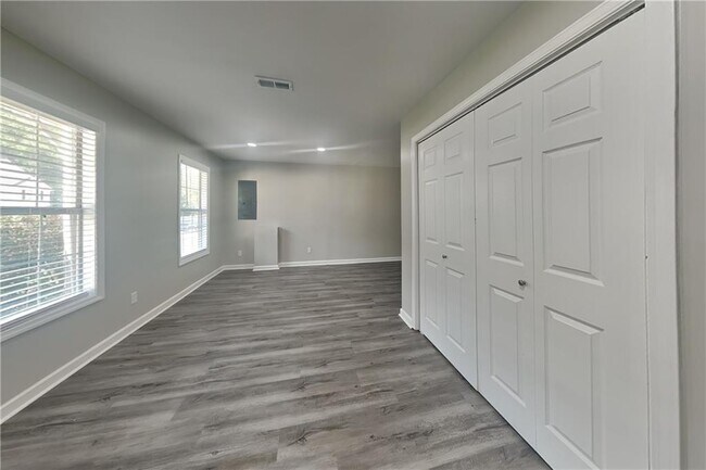 Building Photo - 336 Paradise Cir