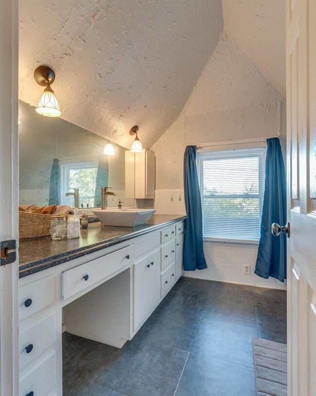 Building Photo - Coming Soon!! Charming 3 bed 2 Bath | Sunroom + Garage + Patio | Summer Special !