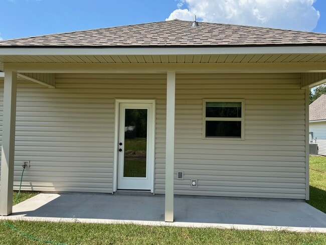 Building Photo - 41378 Rosewood Ln