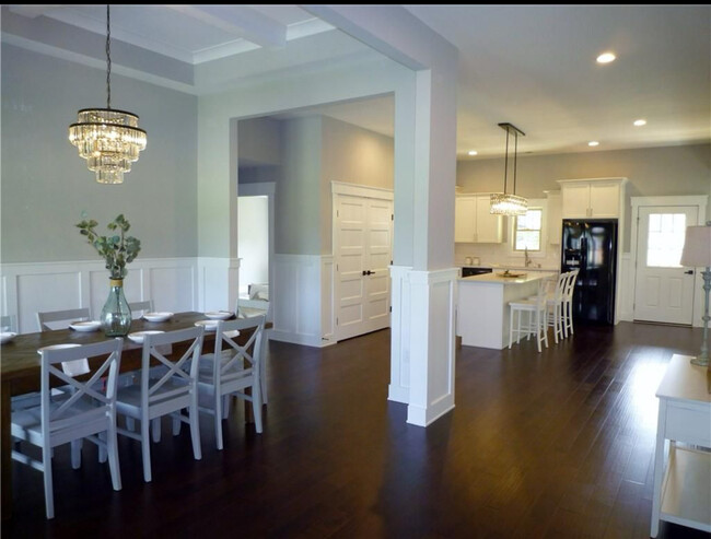 Building Photo - 100 Amberwood Dr