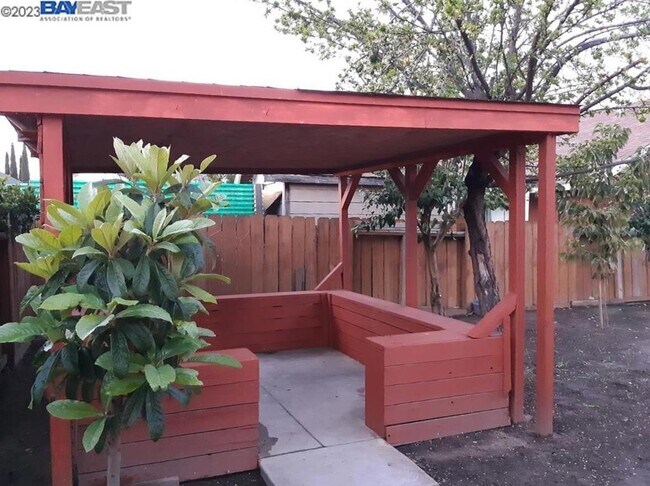 Building Photo - 1205 Cribari Dr