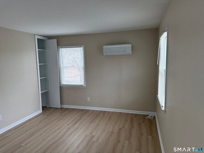 Building Photo - 41 1/2 Cedar Crest Pl