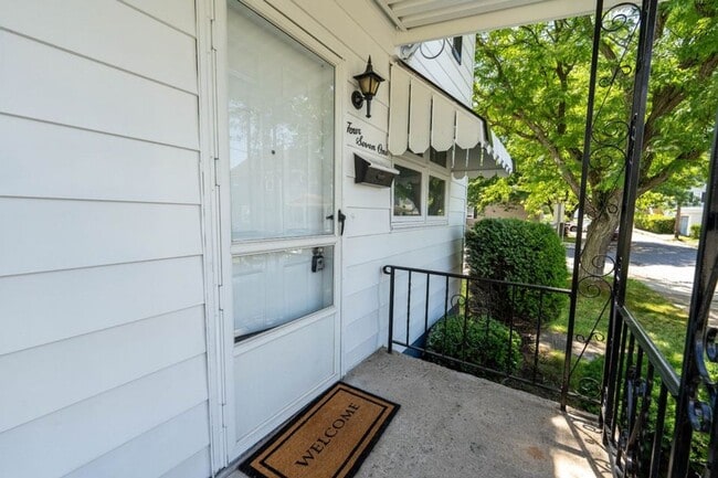 Building Photo - Well-kept 3 Bed, 1 Bath Single Family Home - Schedule your tours now!