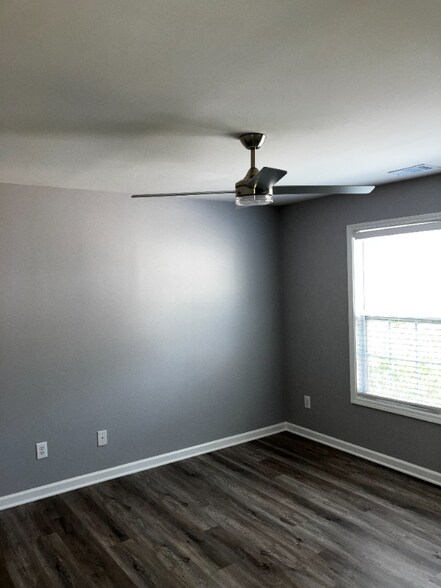 Building Photo - 25 Brookvalley Ct W