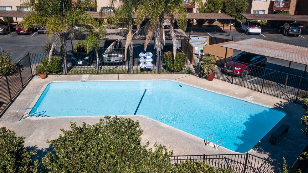 Primary Photo - Lincoln Pointe Apartments