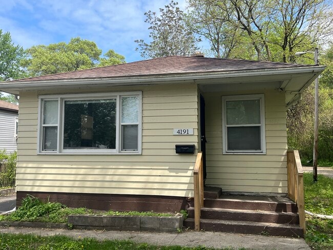 Primary Photo - 4191 Pierce St