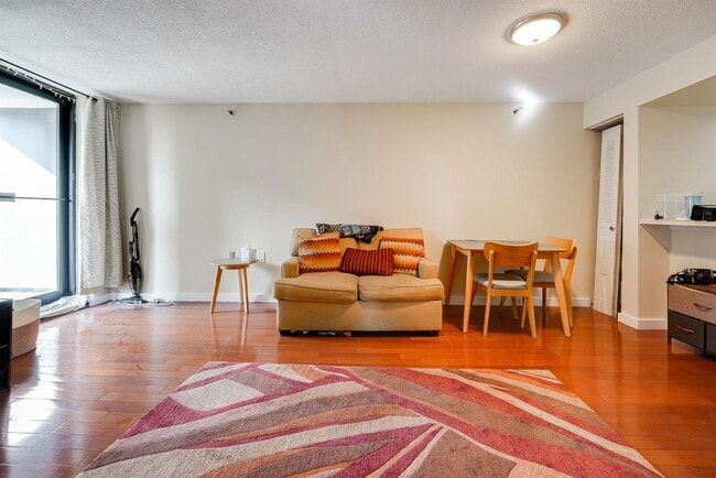 Building Photo - 551 Observer Hwy