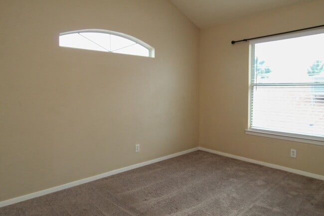 Building Photo - Two Story Home in Socorro