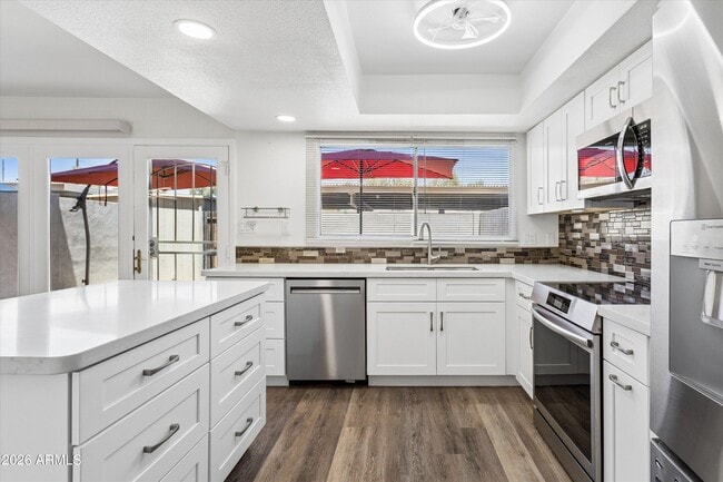 Building Photo - 8141 E Vista Dr