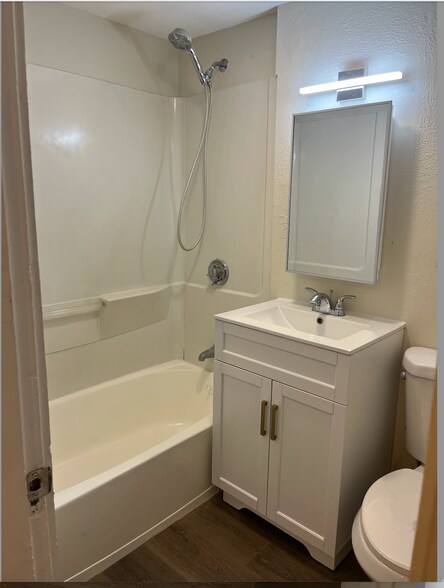 bathroom - 42 W Baltimore St