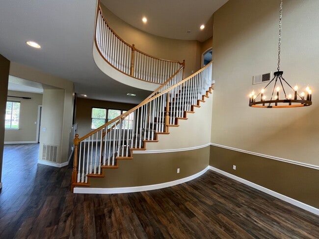 Building Photo - Carlsbad 4 bedroom Stunner on Cul-de-sac w...