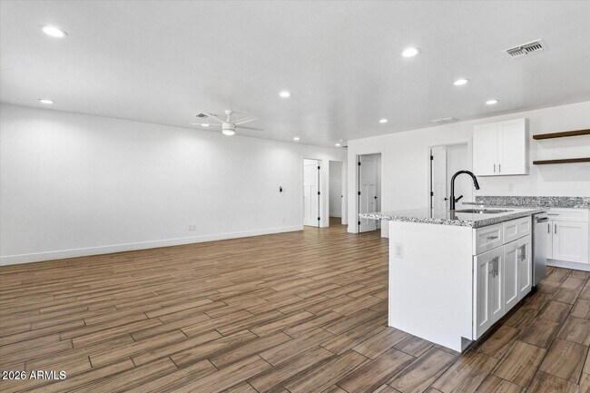 Building Photo - 3607 W Fillmore St
