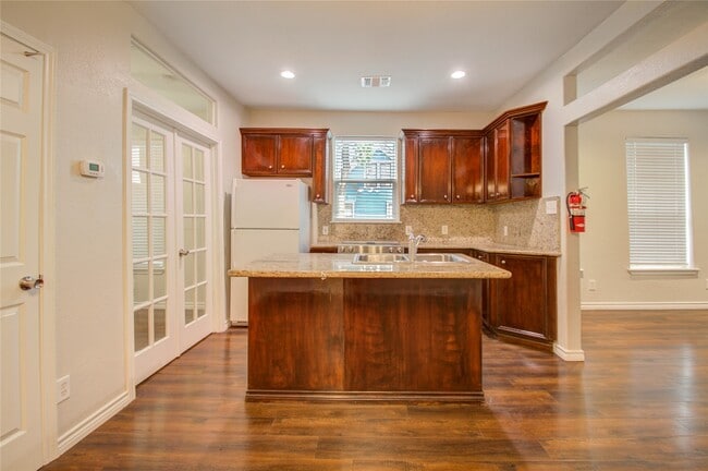 Building Photo - 2119 Kane St