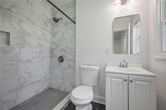 Building Photo - 2134 Beecher Cir SW