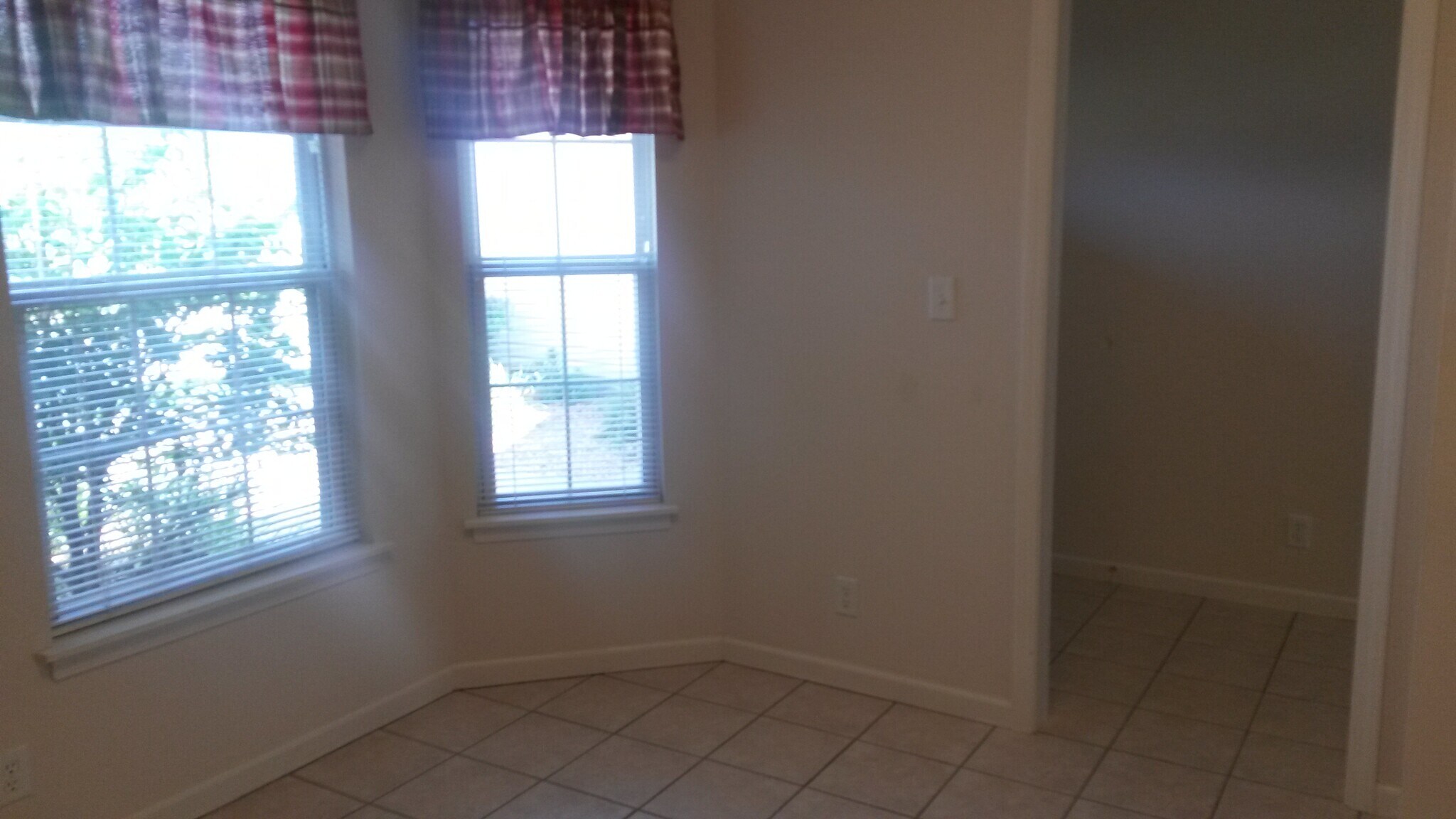 Building Photo - 2366 Edison Dr