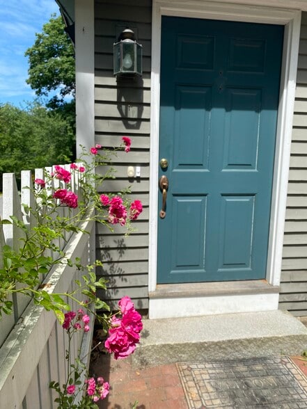 Building Photo - 326 Reservoir Dr