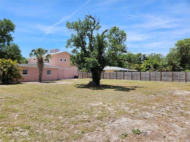 Building Photo - 341 Bayshore Dr