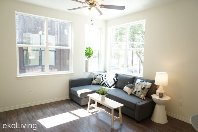 Building Photo - 7210 N Burlington Ave