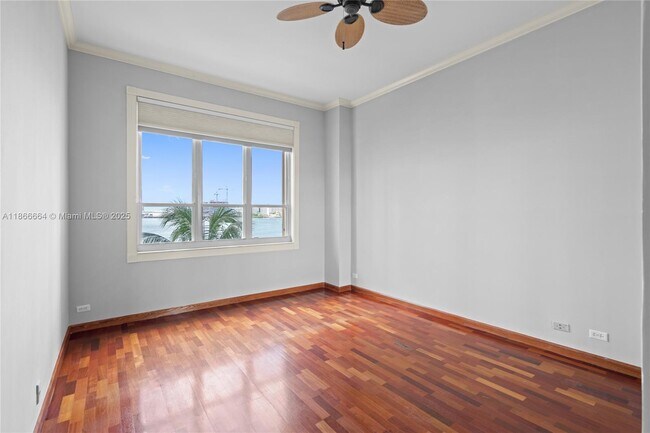 Building Photo - 888 Brickell Key Dr