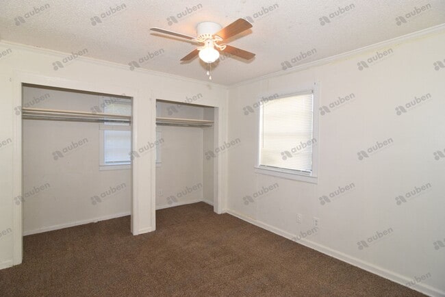 Building Photo - 2 Bedroom Duplex For Lease