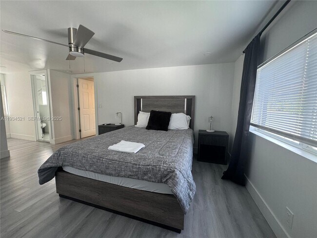 Building Photo - 1904 SW 28th St