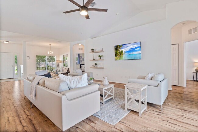 Building Photo - 11 Wheeler Ln