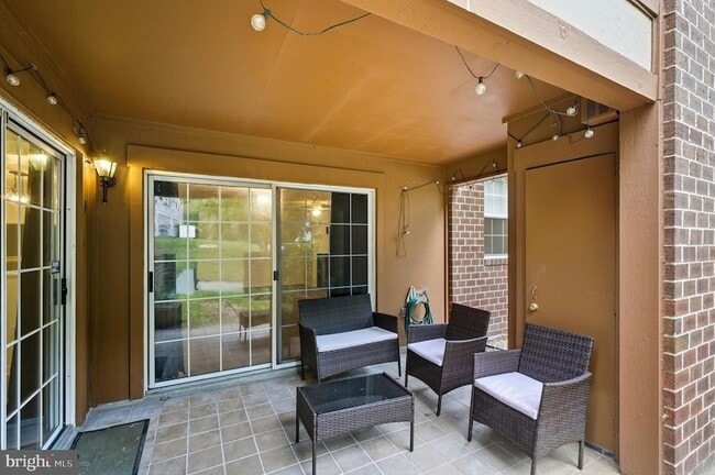 Building Photo - 2211 Woodbox Lane Unit A