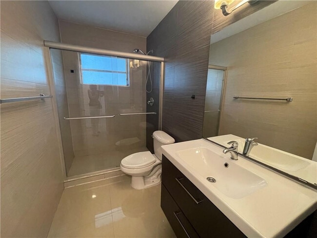 Building Photo - 2451 Lincoln St