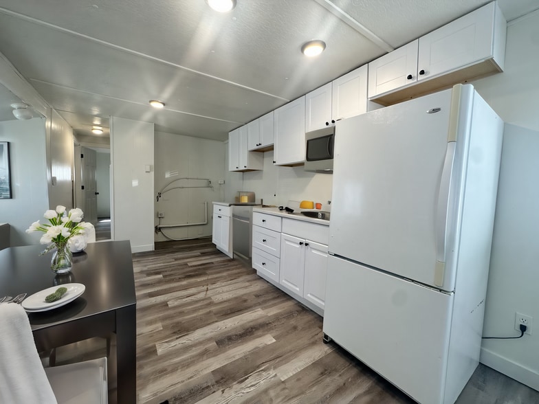 Building Photo - 500 S Main St