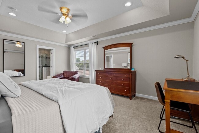 Building Photo - Modern comfort Beach living