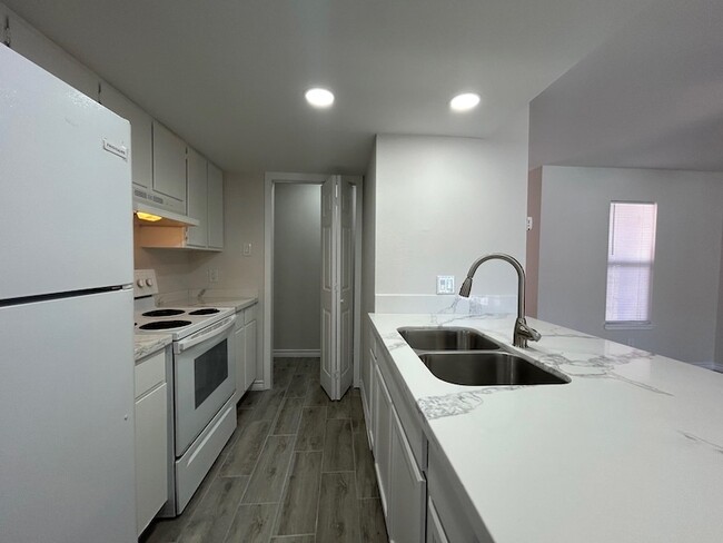 Building Photo - 100 Hillside Rd