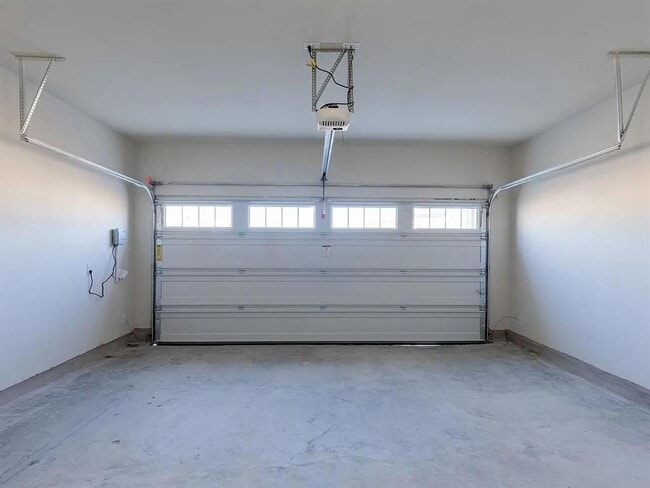 Building Photo - 229 Gray Wolf Dr