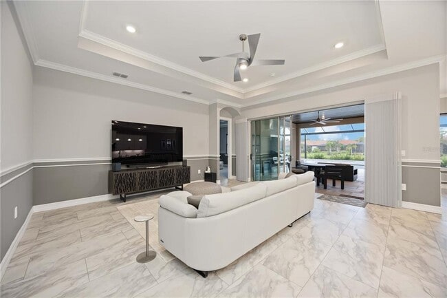 Building Photo - 645 Maraviya Blvd